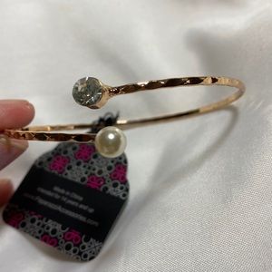 Pearl and crystal adjustable bangle.